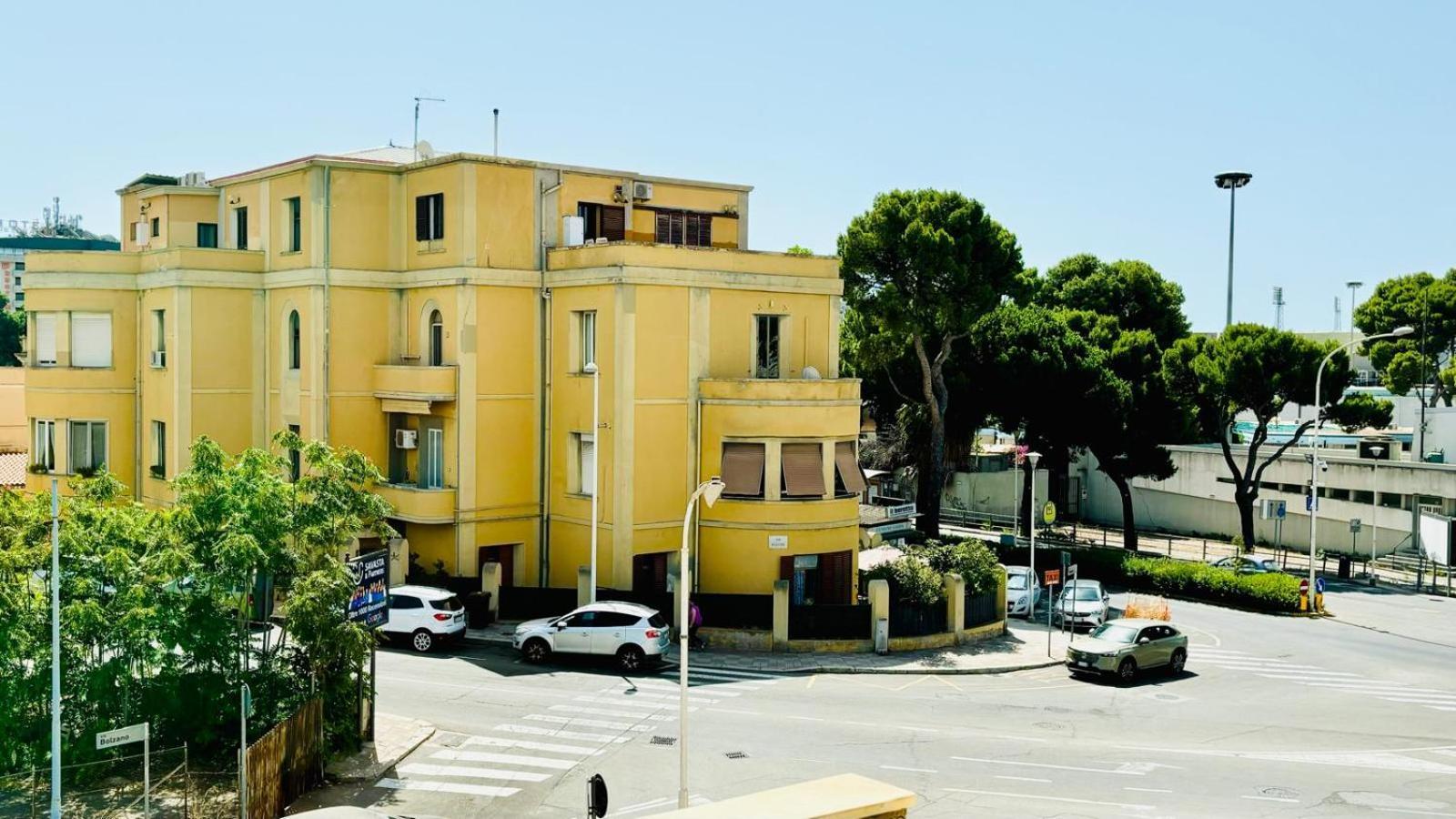 Sunshine Apartment - Appartamento Vicino Al Mare, Cagliari, Sardinia Dış mekan fotoğraf